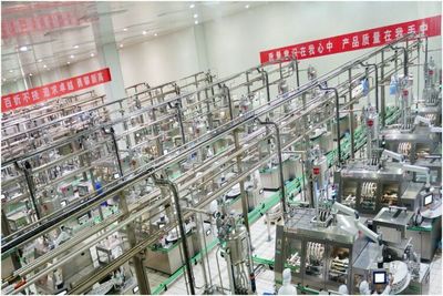 光影見(jiàn)證 中國(guó)乳業(yè)首部紀(jì)錄片《攝影師帶你走進(jìn)乳品工廠(chǎng)》探秘生物制品生產(chǎn)